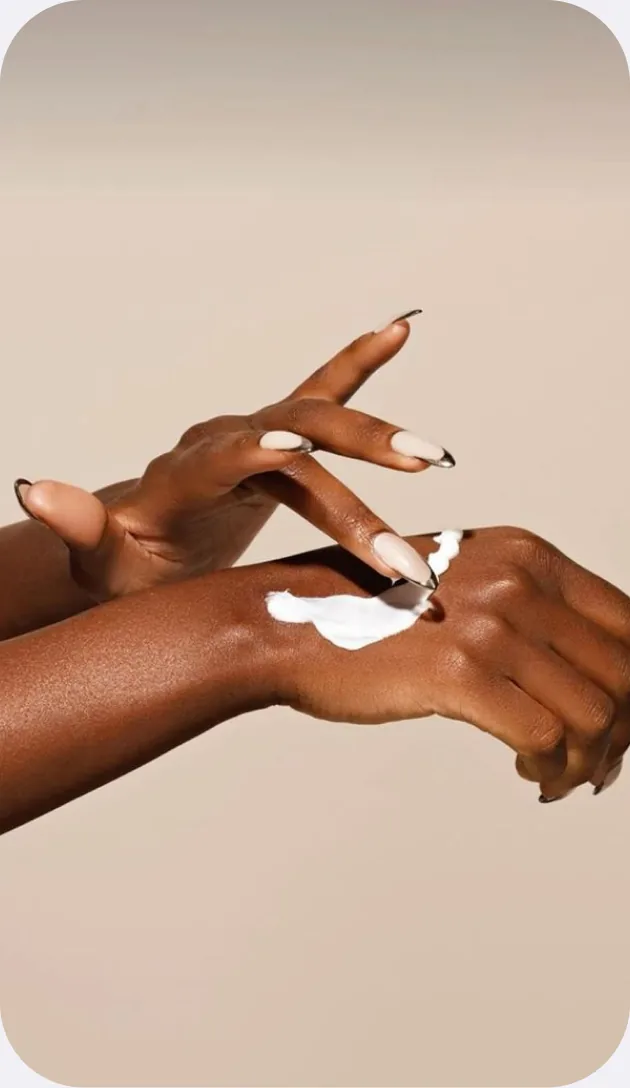 Kumba : crème sur les mains